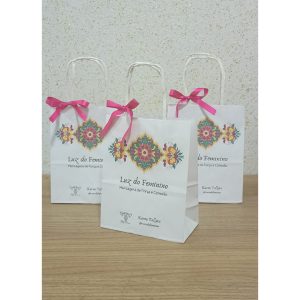 Sacolinhas de Kraft Brancas com Fita de Cetim - Personalização adesivada em 1 Lado Kraft 13x07x16cm 1x0   Laço fita de cetim 10mm